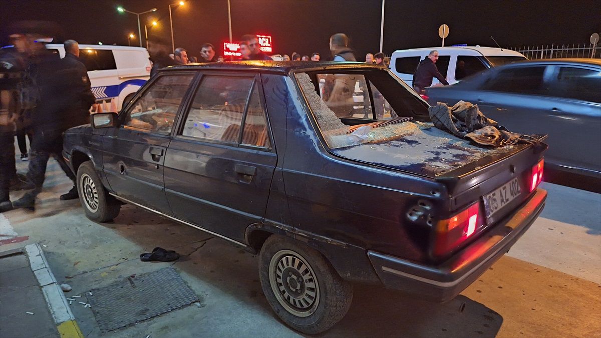 Samsun'un Bafra ilçesinde otomobile pompalı tüfekle saldırı: 3 yaralı