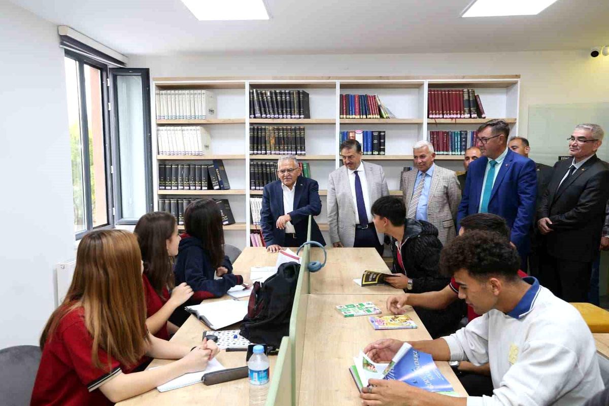 Kayseri Büyükşehir Belediye Başkanı Yeşilhisar'da İncelemelerde Bulundu