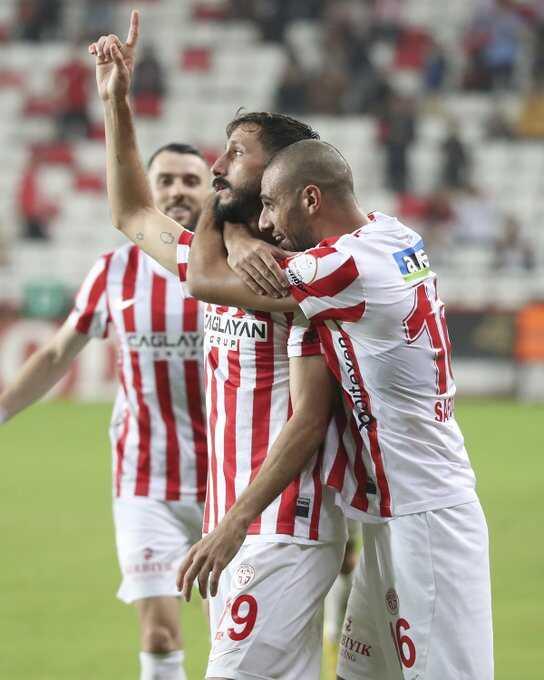 Beşiktaş'a Antalya'da soğuk duş! 10 dakikada 3 gol yediler