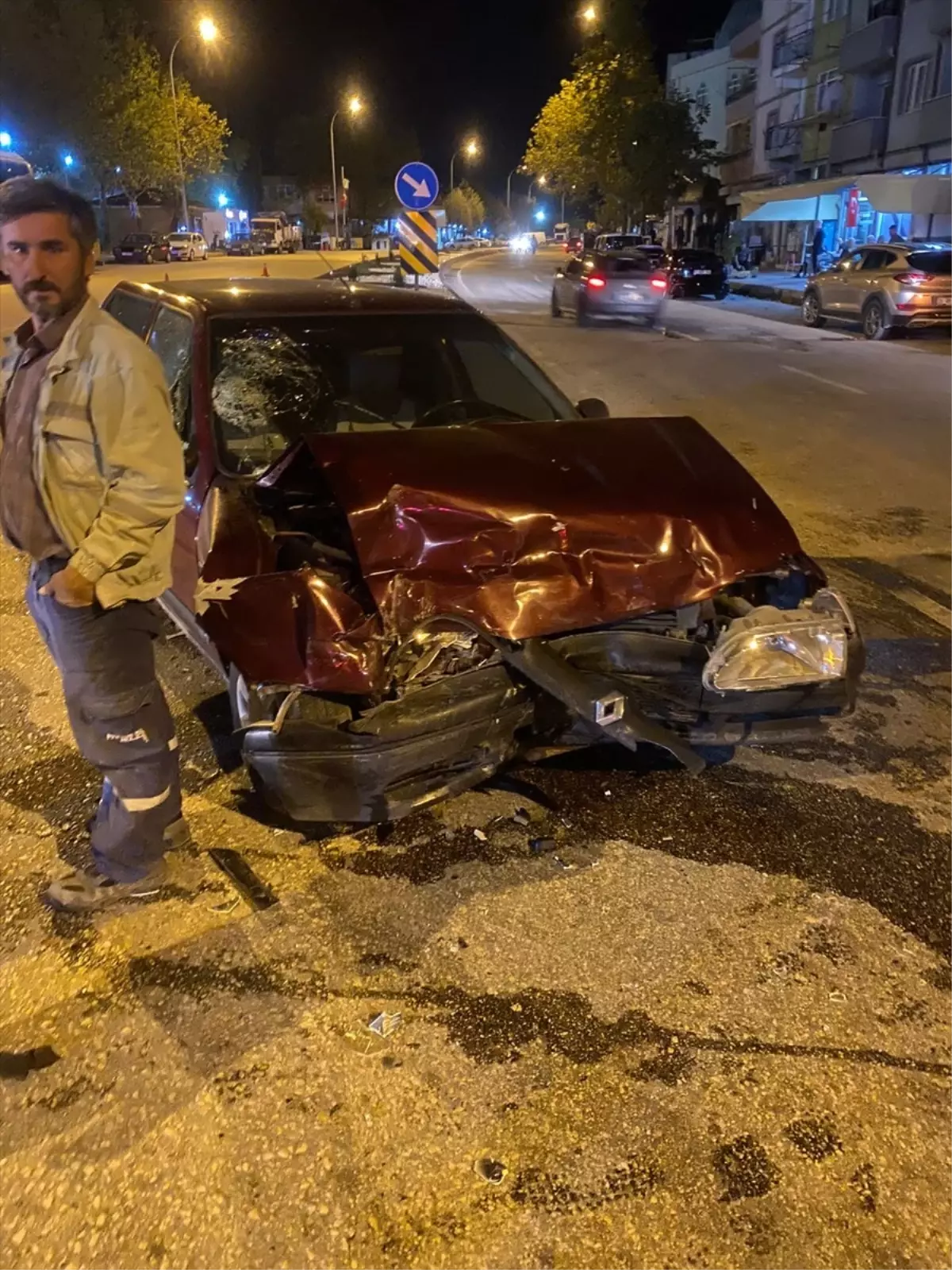 Bilecik'te Hafif Ticari Araç ile Otomobil Çarpıştı: 4 Yaralı