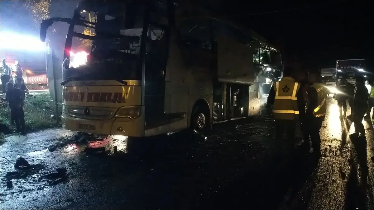 Bolu Dağı'nda Yolcu Otobüsünde Yangın Çıktı