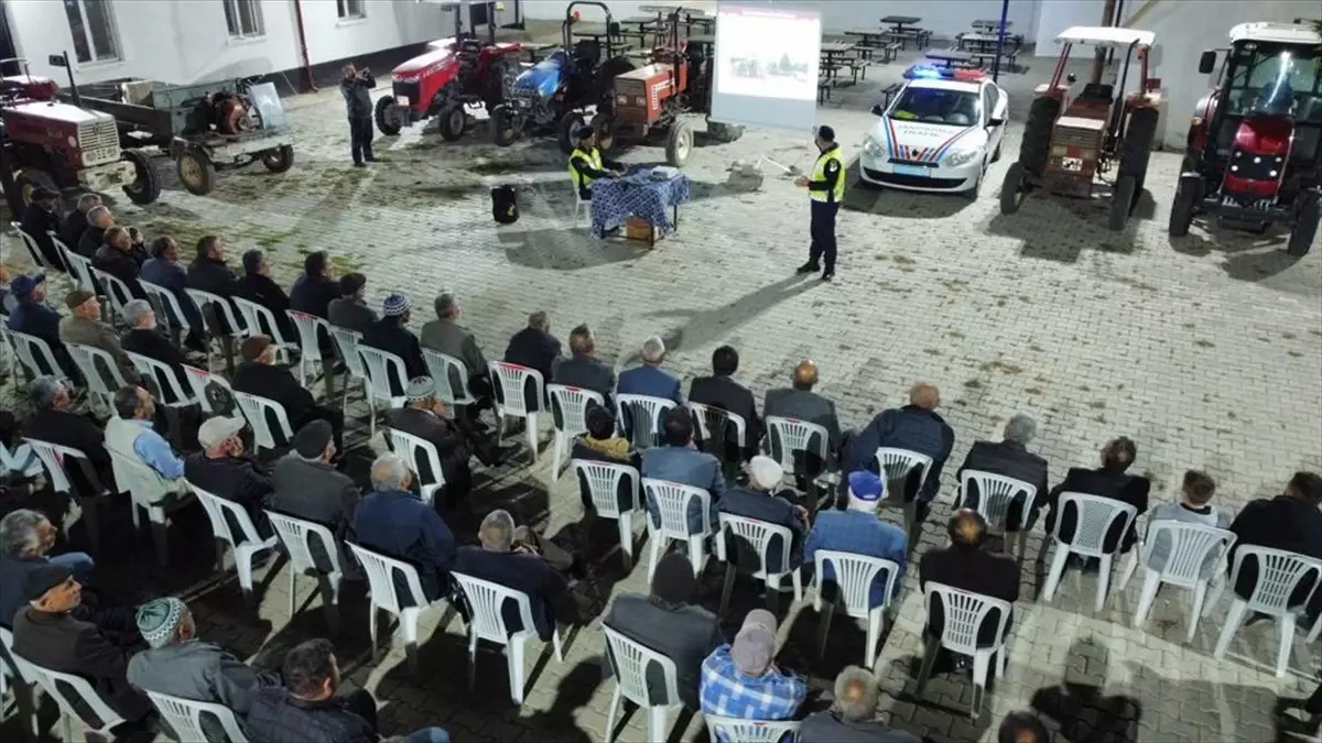 Çay'da tarım aracı sürücülerine eğitim verildi