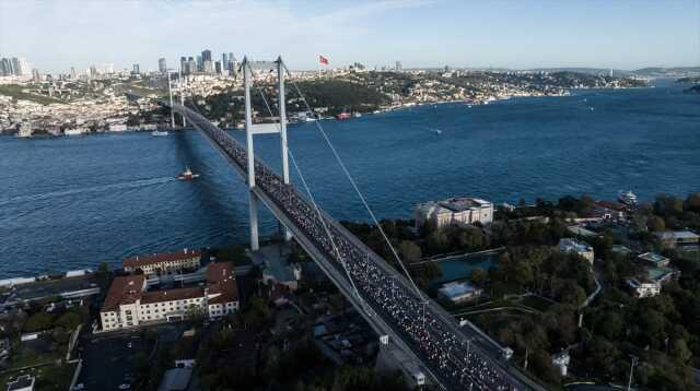 Dünyada eşi benzeri olmayan koşu başladı! İşte İstanbul Maratonu'ndan özel kareler Dünyada eşi benzeri olmayan koşu başladı! İşte İstanbul Maratonu'ndan özel kareler