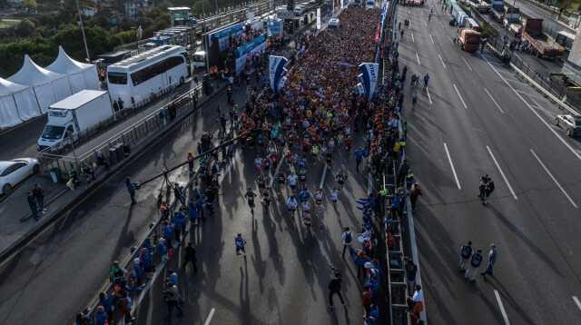 Dünyada eşi benzeri olmayan koşu başladı! İşte İstanbul Maratonu'ndan özel kareler Dünyada eşi benzeri olmayan koşu başladı! İşte İstanbul Maratonu'ndan özel kareler