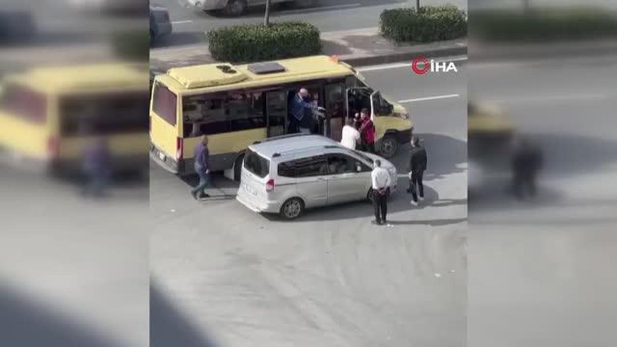 Esenyurt'ta Minibüs ile Ticari Araç Sürücüleri Arasında Kavga Çıktı