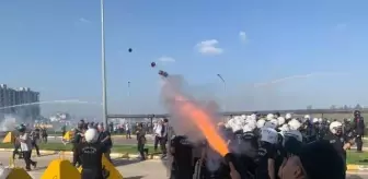 İsrail'i protesto etmek için İncirlik Hava Üssü'ne girmeye çalışan kalabalığa polisten sert müdahale