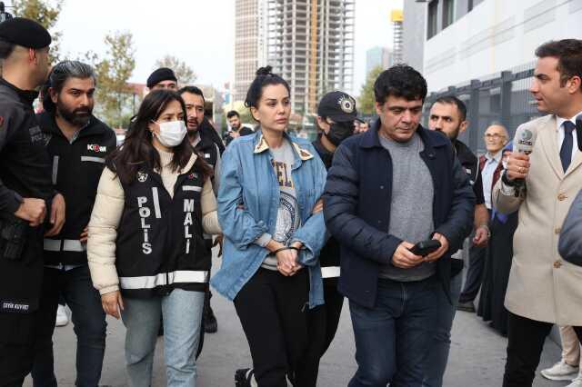 Kara para aklama suçundan tutuklanan Dilan Polat adliye koridorunda 'Oğlum sana kim bakacak' diye bağırdı Kara para aklama suçundan tutuklanan Dilan Polat adliye koridorunda 'Oğlum sana kim bakacak' diye bağırdı