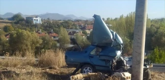 Konya'da trafik kazası: Otomobil beton direğe çarptı, sürücü ağır yaralandı