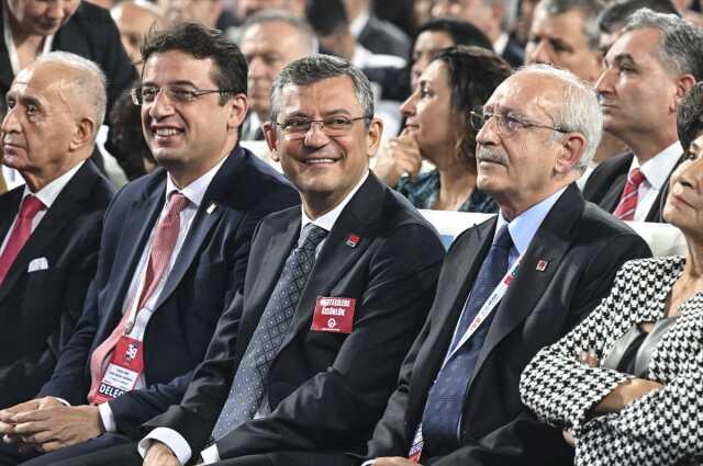 Kurultayda yaşanan 2 olay CHP tarihine geçti Kurultayda yaşanan 2 olay CHP tarihine geçti