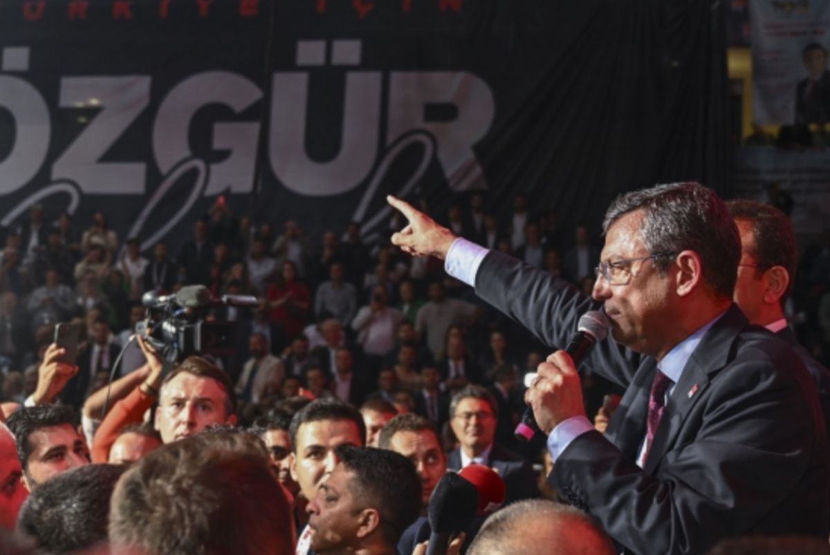 Özgür Özel evli mi? Özgür Özel çoğu var mı, kaç çocuğu var?