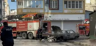 Van'da park halindeki otomobil alev aldı