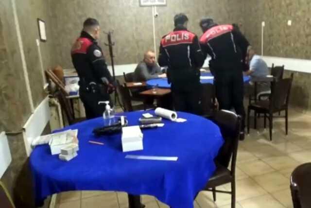 77 ilde kumar ve yasa dışı bahis operasyonu! 2.3 milyon TL ceza kesildi, 33 kişi gözaltında 77 ilde kumar ve yasa dışı bahis operasyonu! 2.3 milyon TL ceza kesildi, 33 kişi gözaltında