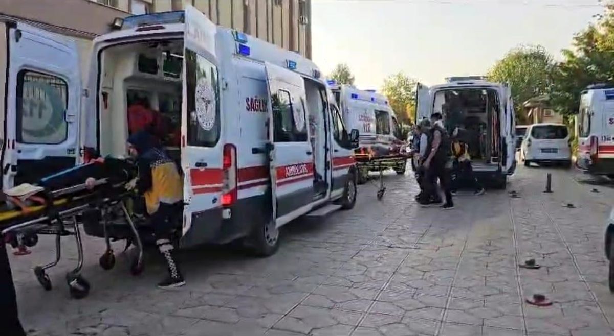 Adıyaman'da tarlaya uçan otomobildeki 5 kişi yaralandı