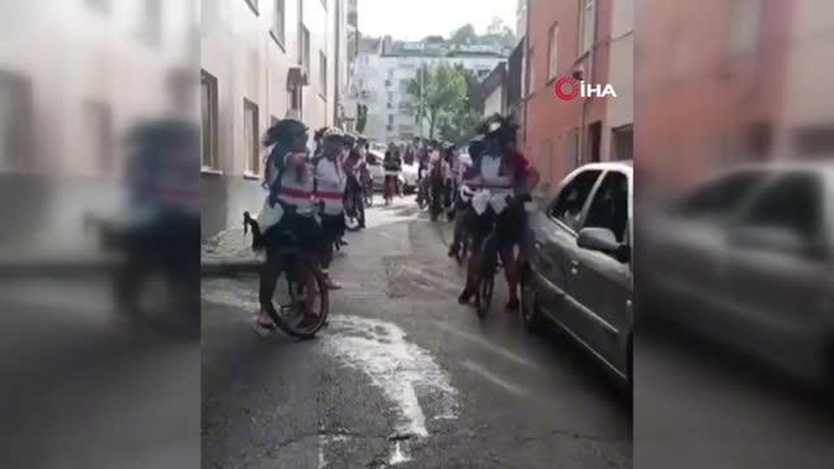 Damat gelini almaya bisiklet konvoyuyla gitti