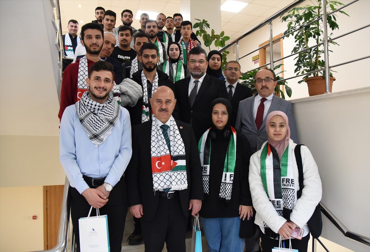 Düzce Üniversitesi Filistinli Öğrencilere Destek Veriyor