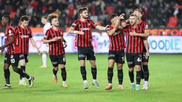 Günün en çok konuşulan maçında gülen taraf Gaziantep FK oldu Günün en çok konuşulan maçında gülen taraf Gaziantep FK oldu