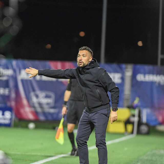 İlk takımını Süper Lig'de çalıştıran Farioli, Fransa'da tarih yazıyor! PSG'den liderliği aldılar İlk takımını Süper Lig'de çalıştıran Farioli, Fransa'da tarih yazıyor! PSG'den liderliği aldılar