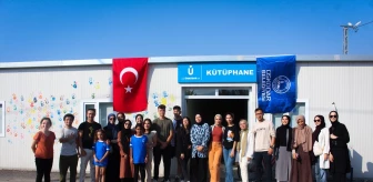 İstanbul'daki Üniversite Öğrencileri Depremzedelere Kütüphane Kurdu