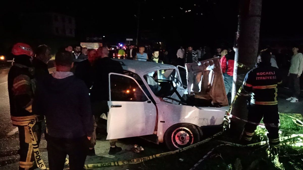 Kartepe'de Otomobil Kazası: 4 Yaralı