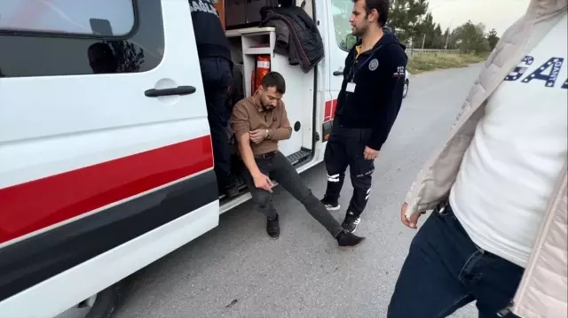 Kütahya'da sahipsiz köpeklerin neden olduğu motosiklet kazasında genç çift yaralandı Kütahya'da sahipsiz köpeklerin neden olduğu motosiklet kazasında genç çift yaralandı