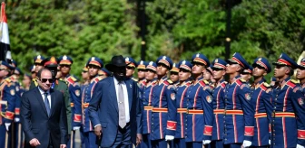 Mısır Cumhurbaşkanı es-Sisi, Güney Sudan Devlet Başkanı ile Sudan'daki gelişmeleri ele aldı