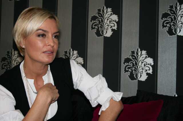 Yeşilçam'ın usta oyuncusu Sibel Turnagöl, oto sanayide restoran açtı: Hem aşçılık hem garsonluk yapıyorum Yeşilçam'ın usta oyuncusu Sibel Turnagöl, oto sanayide restoran açtı: Hem aşçılık hem garsonluk yapıyorum