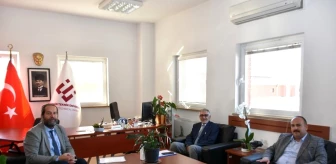 Eskişehir İnönü Belediye Başkanı Kadir Bozkurt, Eskişehir Teknik Üniversitesi Yer ve Uzay Bilimleri Enstitüsü Müdürlüğü görevine atanan Prof. Dr. Alper Çabuk'a hayırlı olsun ziyaretinde bulundu