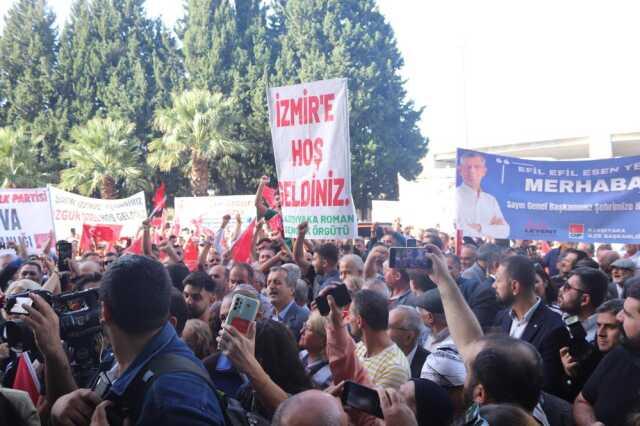 CHP lideri Özgür Özel'i İzmir'de coşkulu bir kalabalık karşıladı! Gazeteciler ve vatandaşlar ezilme tehlikesi yaşadı