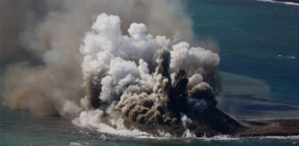Japonya'da deniz altı yanardağ patladı, yeni bir ada oluştu