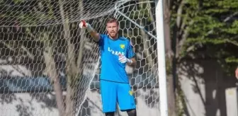 Göztepe'nin kalecisi Mateusz Lis, Süper Lig yarışında önemli bir koz