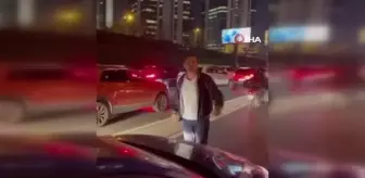 İETT Şoförü Trafikte Sürücünün Üstüne Yürüdü