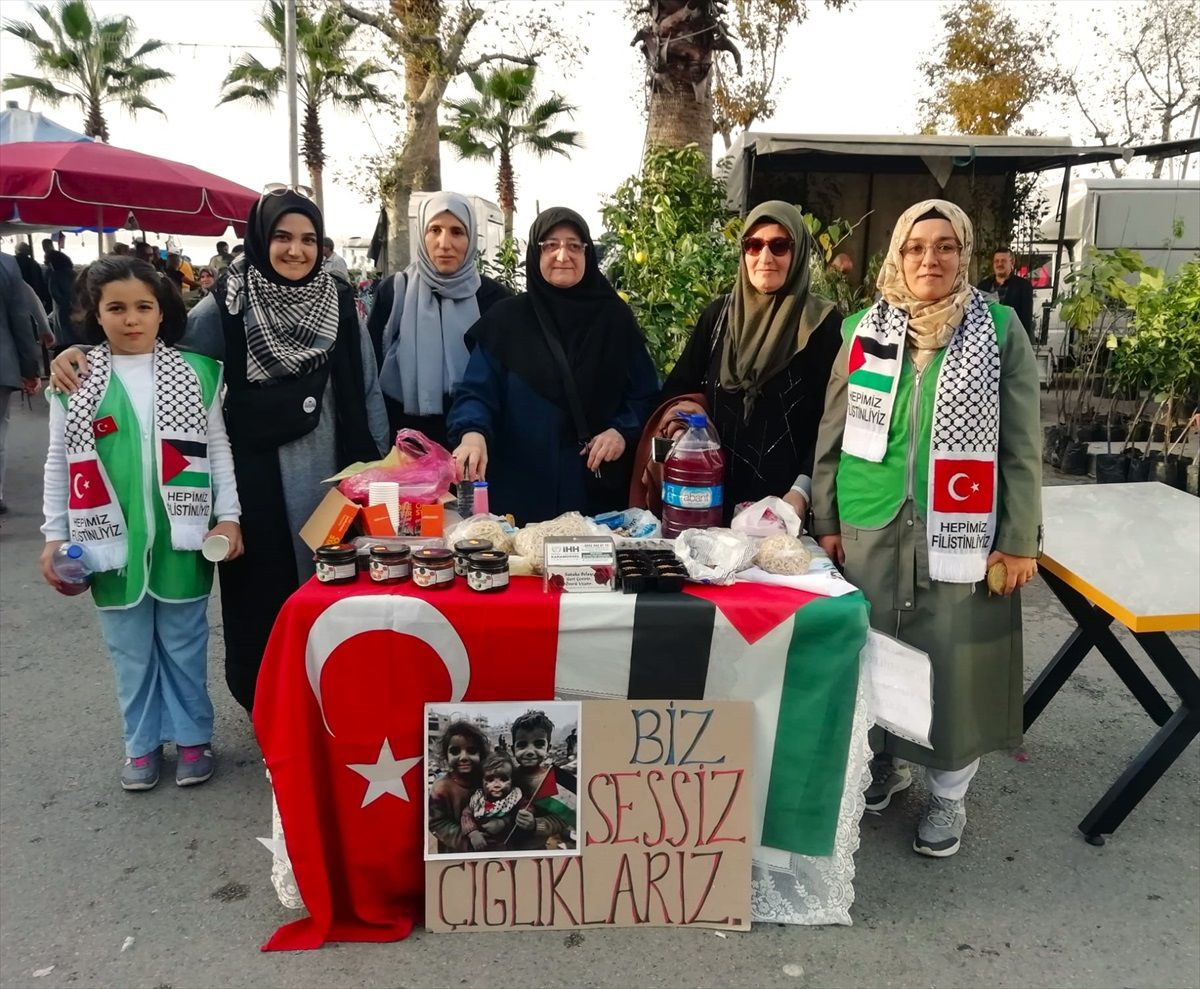 Karamürsel'de İsrail saldırısına yardım için kermes düzenlendi
