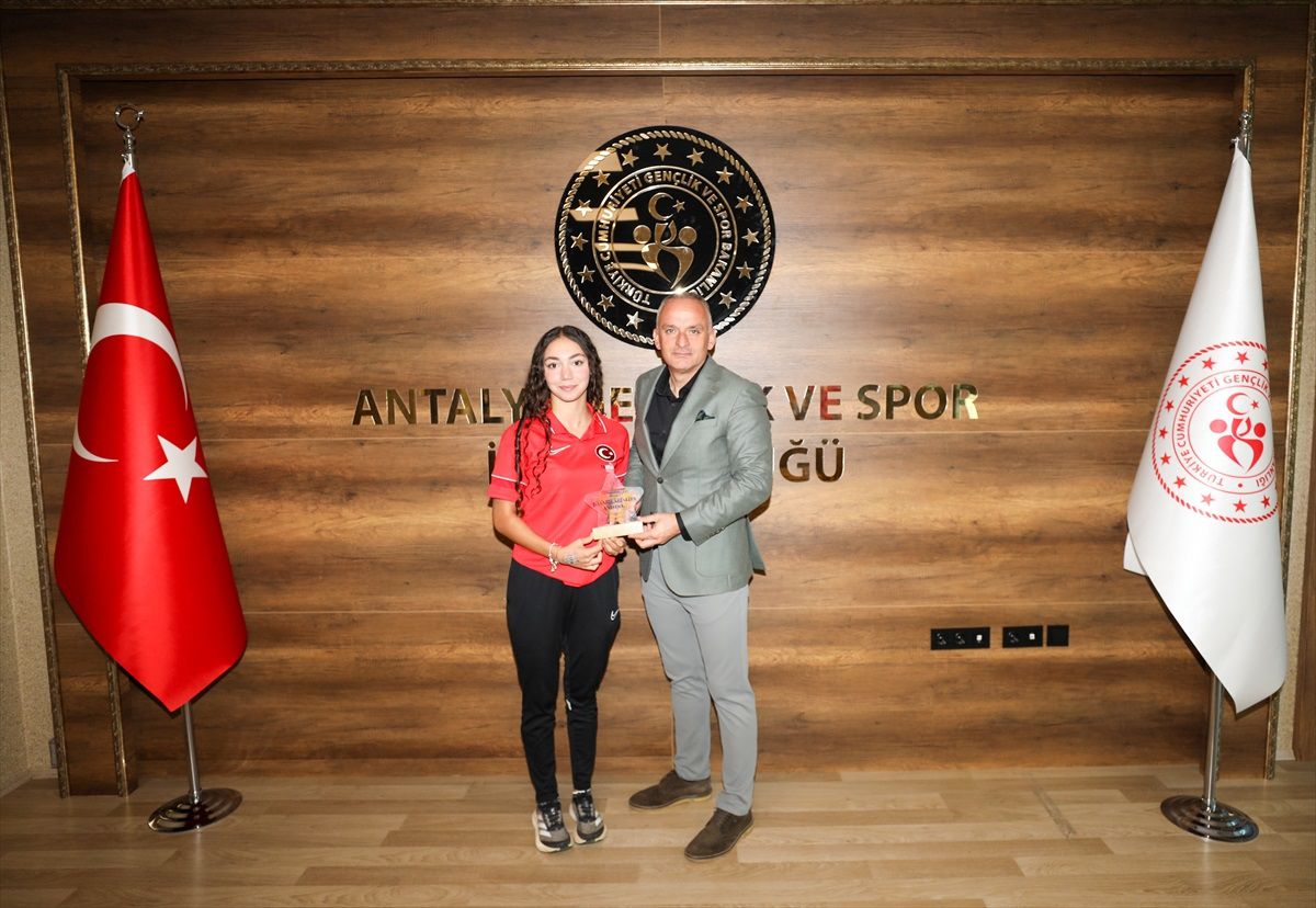 Milli Triatlet Selinay Tuğçe Kır, Olimpiyat Kotası Hedefliyor