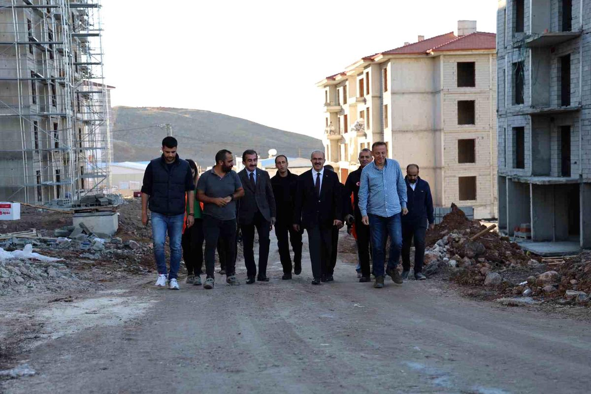 Elazığ Valisi Ömer Toraman, Kahramanmaraş'ta TOKİ Konutlarını İnceledi