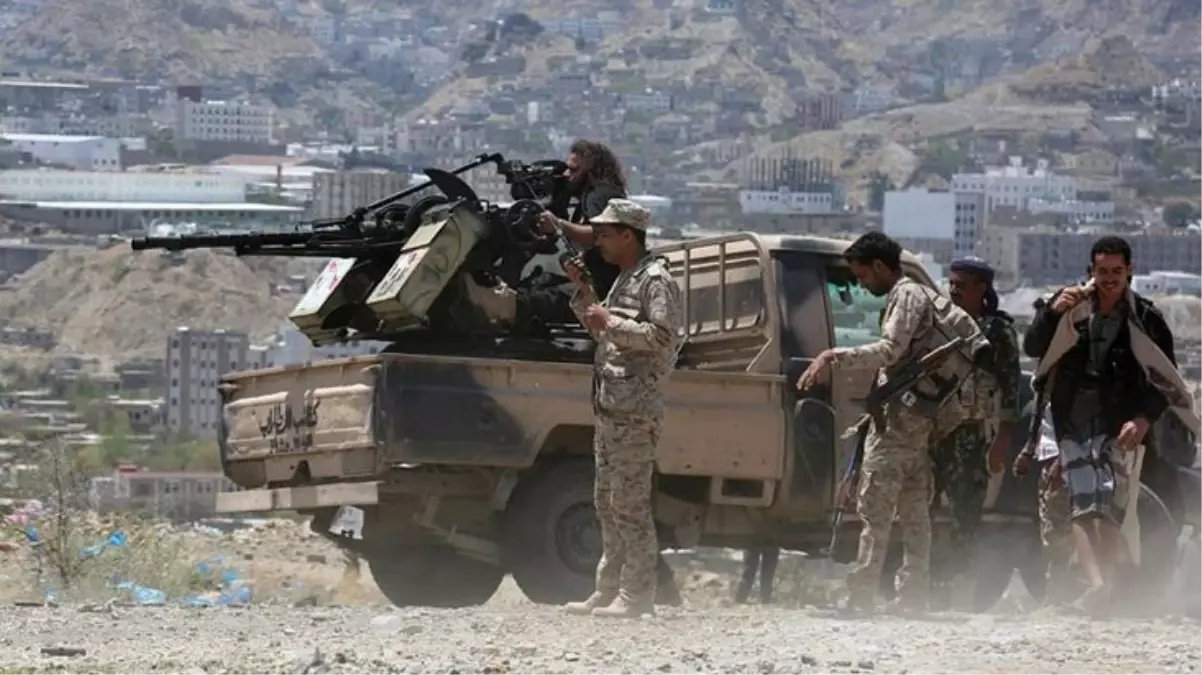 Yemen'deki Husiler İsrail'i İHA'larla hedef aldı