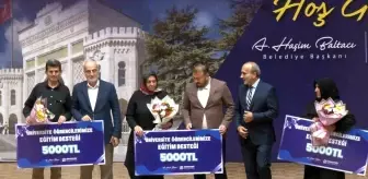 Arnavutköy'de 2 bin 400 üniversite öğrencisine eğitim desteği