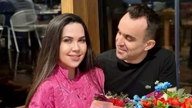 Fenomen Özlem Öz, altınlarının imitasyon olduğunu kanıtlamaya çalıştı: Utanıyorum kendimden Fenomen Özlem Öz, altınlarının imitasyon olduğunu kanıtlamaya çalıştı: Utanıyorum kendimden