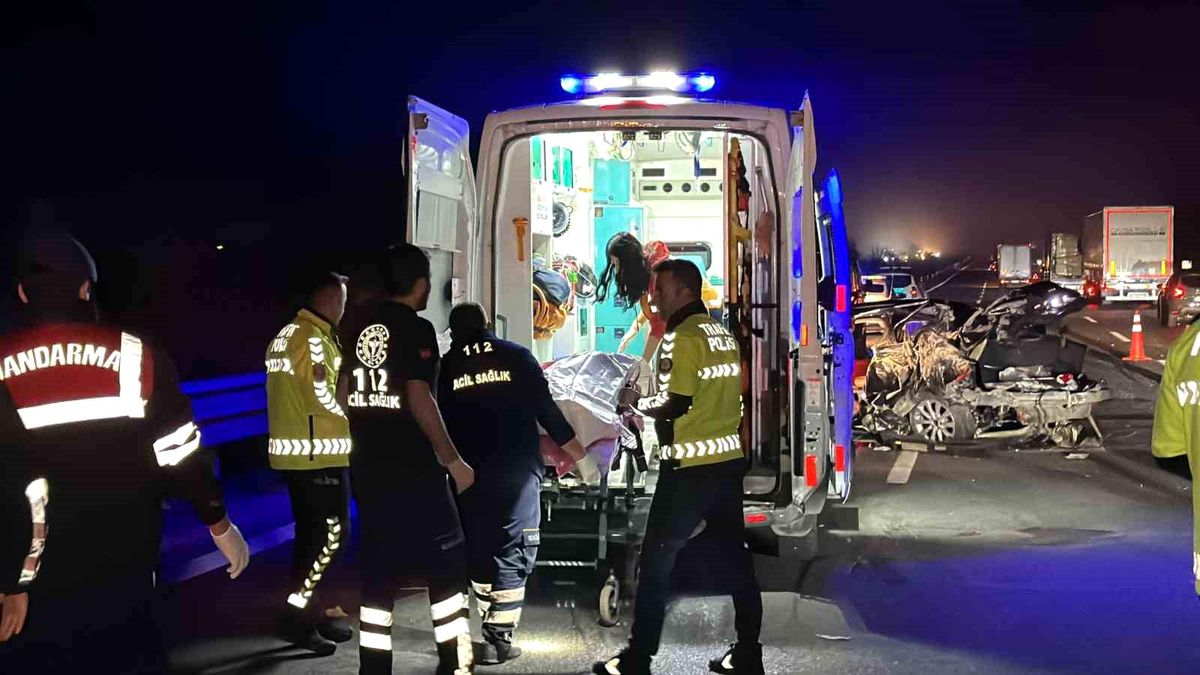 İBB Meclis Üyesi'nin Bulunduğu Araç Düzce'de Kaza Yaptı: 1 Ölü, 3 Yaralı