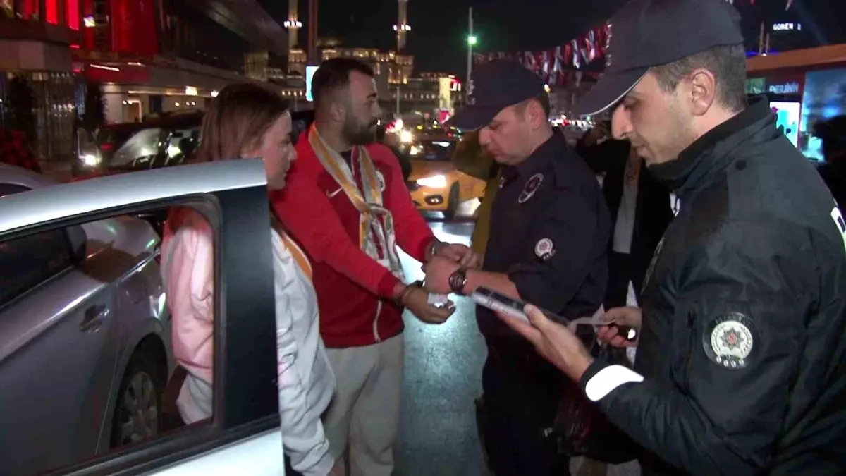 İstanbul'da helikopter destekli 'Huzur' uygulaması: Uyuşturucu madde bulunduran bir kişi gözaltına alındı