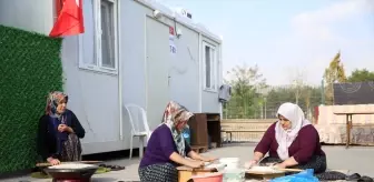 Kahramanmaraş'ta depremzedeler kışlık yiyecek hazırlıklarına devam ediyor