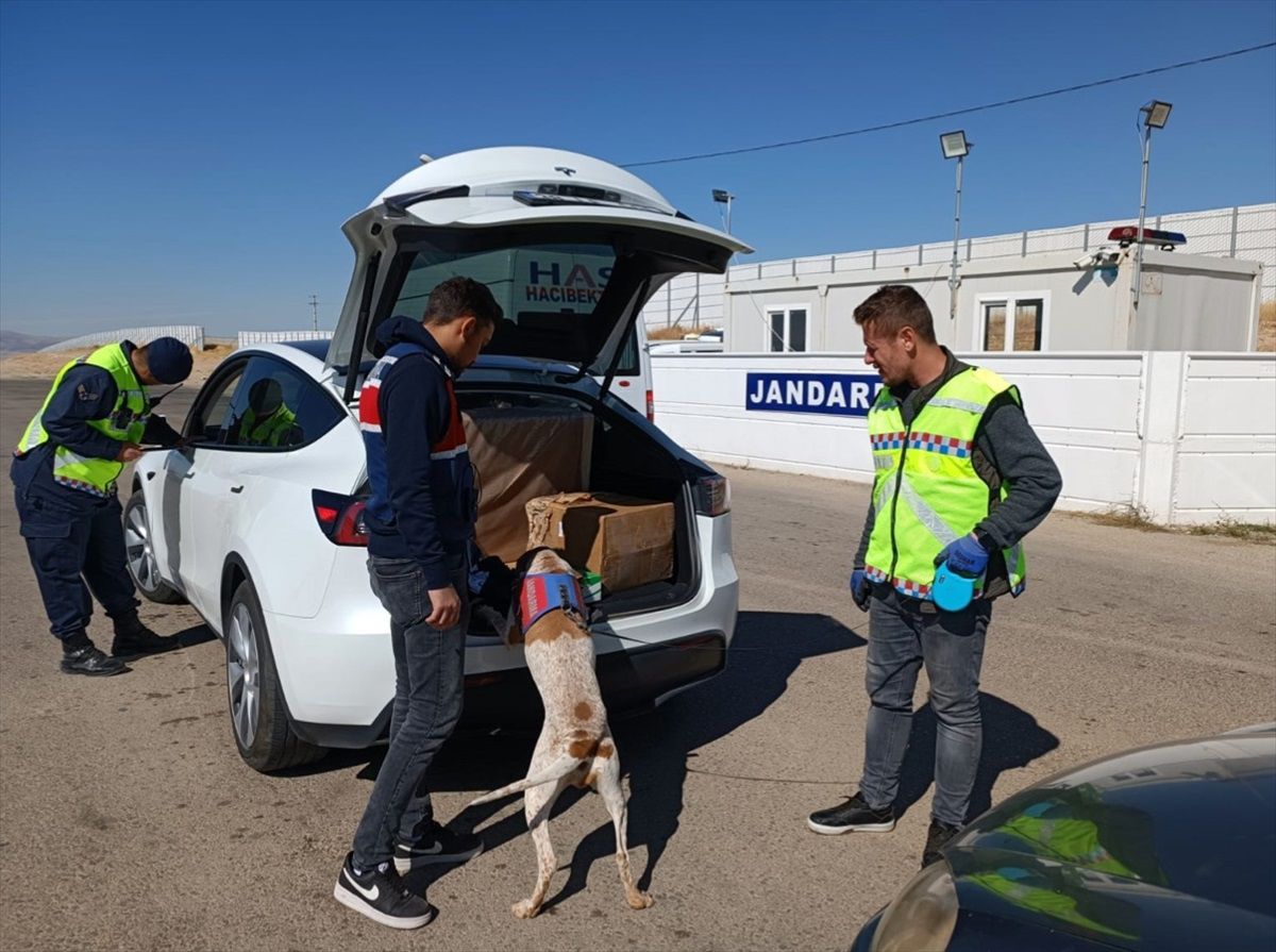 Kırşehir'de Kaçakçılık Operasyonunda 180 Kilogram Kaçak Tütün Ele Geçirildi