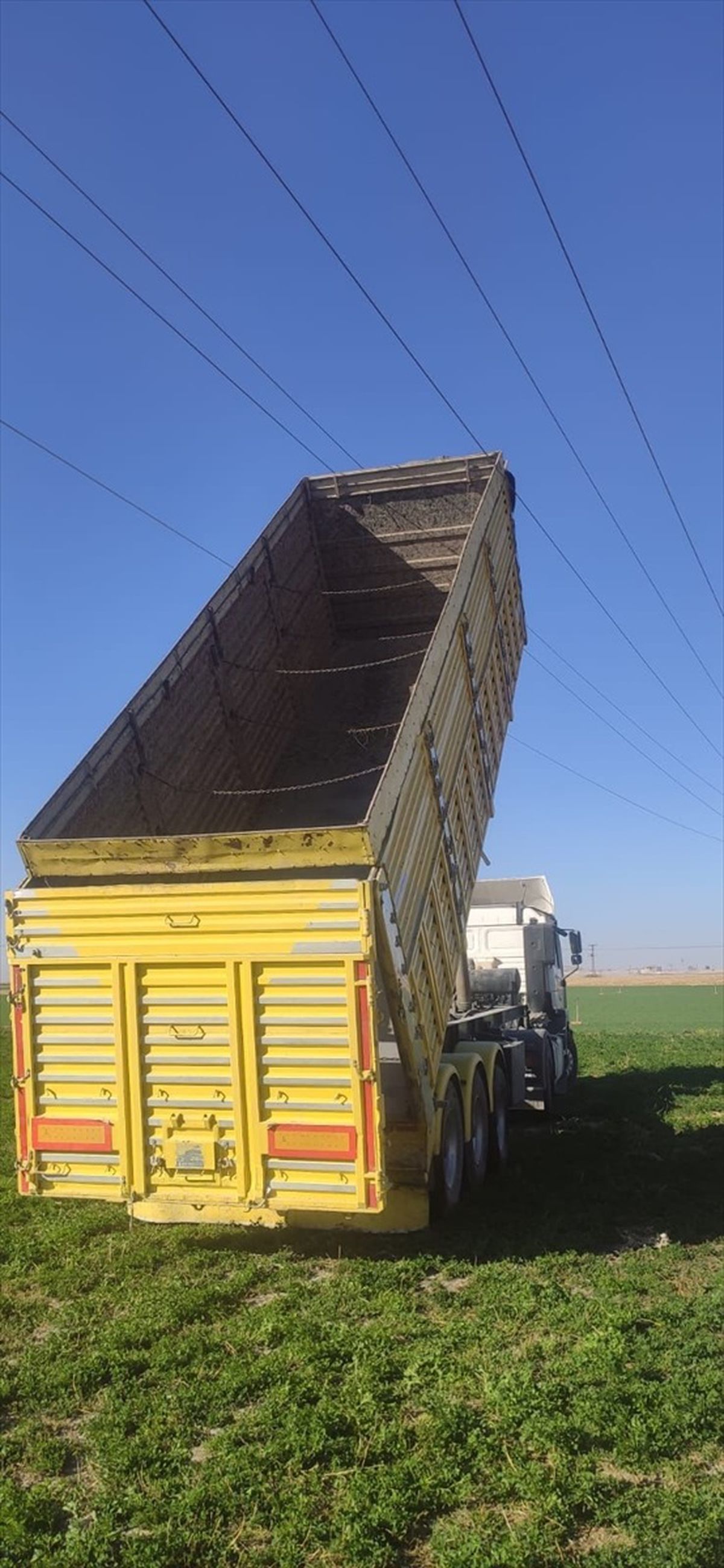 Konya'da Kamyon Sürücüsü Elektrik Akımına Kapılarak Hayatını Kaybetti