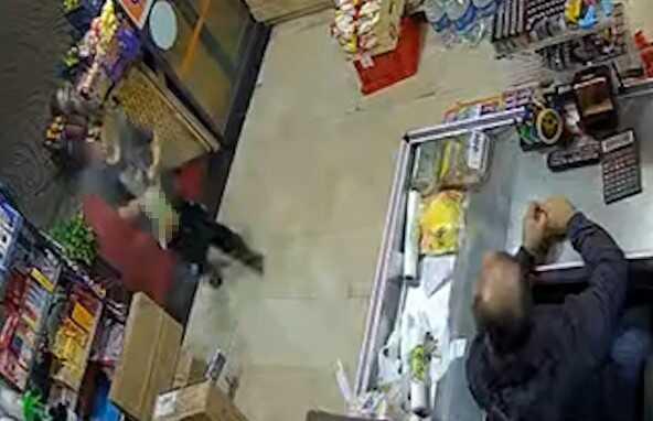 Küçük çocuk aldığı cipsi 'İsrail malı olduğunu bilmiyordum' diyerek geri getirdi Küçük çocuk aldığı cipsi 'İsrail malı olduğunu bilmiyordum' diyerek geri getirdi