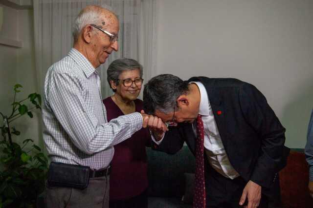 Memleketi Manisa'ya giden Özgür Özel, 'Her şey onun telefonuyla başladı' dediği ismi ziyaret etti