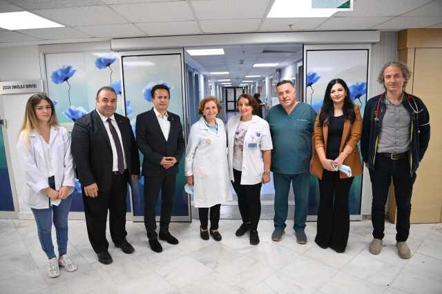 Tuzla Belediye Başkanı Şadi Yazıcı ve gençlerden lösemili çocuklara moral ziyareti Tuzla Belediye Başkanı Şadi Yazıcı ve gençlerden lösemili çocuklara moral ziyareti