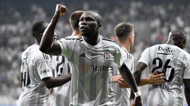 Beşiktaş'ta deprem! Aboubakar, ısınırken bir kez daha sakatlandı Beşiktaş'ta deprem! Aboubakar, ısınırken bir kez daha sakatlandı
