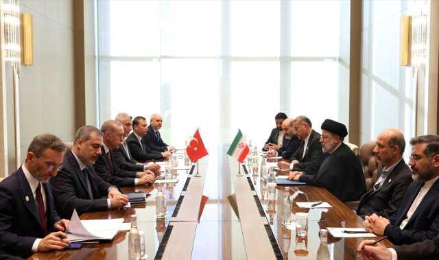 Cumhurbaşkanı Erdoğan, İran lideri Reisi ile görüştü Cumhurbaşkanı Erdoğan, İran lideri Reisi ile görüştü