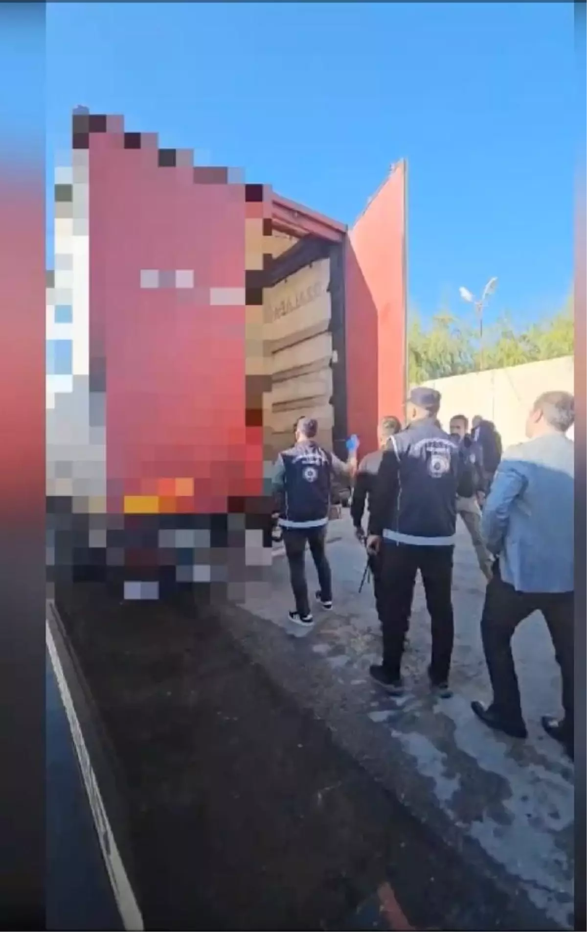 Erzincan'da tırda 35 düzensiz göçmen yakalandı, 1 insan kaçakçısı tutuklandı