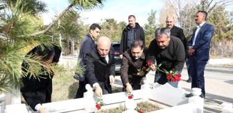 Gazeteci Sebahattin Yılmaz mezarı başında anıldı