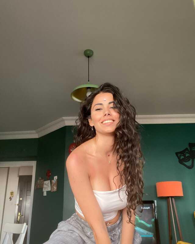 Genç oyuncu Gülen Gedikoğlu, Yalı Çapkını'nın kadrosuna katıldı Genç oyuncu Gülen Gedikoğlu, Yalı Çapkını'nın kadrosuna katıldı